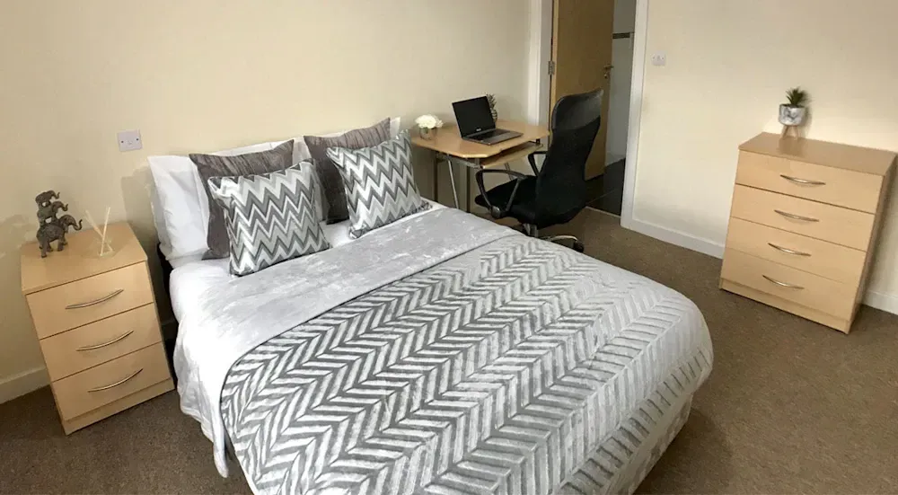 2 Bed Apartment Ensuite Room